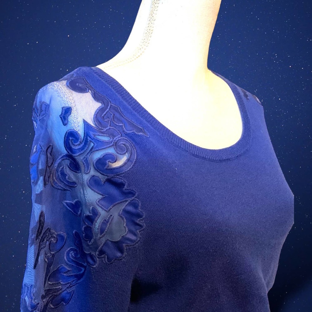 Blue crew neck sweater no tag